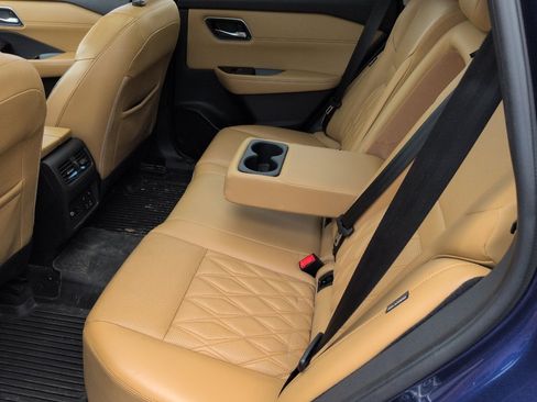 Used 2021 Nissan Rogue Platinum image 6