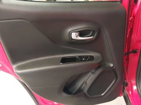 Used 2022 Jeep Renegade Altitude w/ Convenience Group AWD/4WD image 32