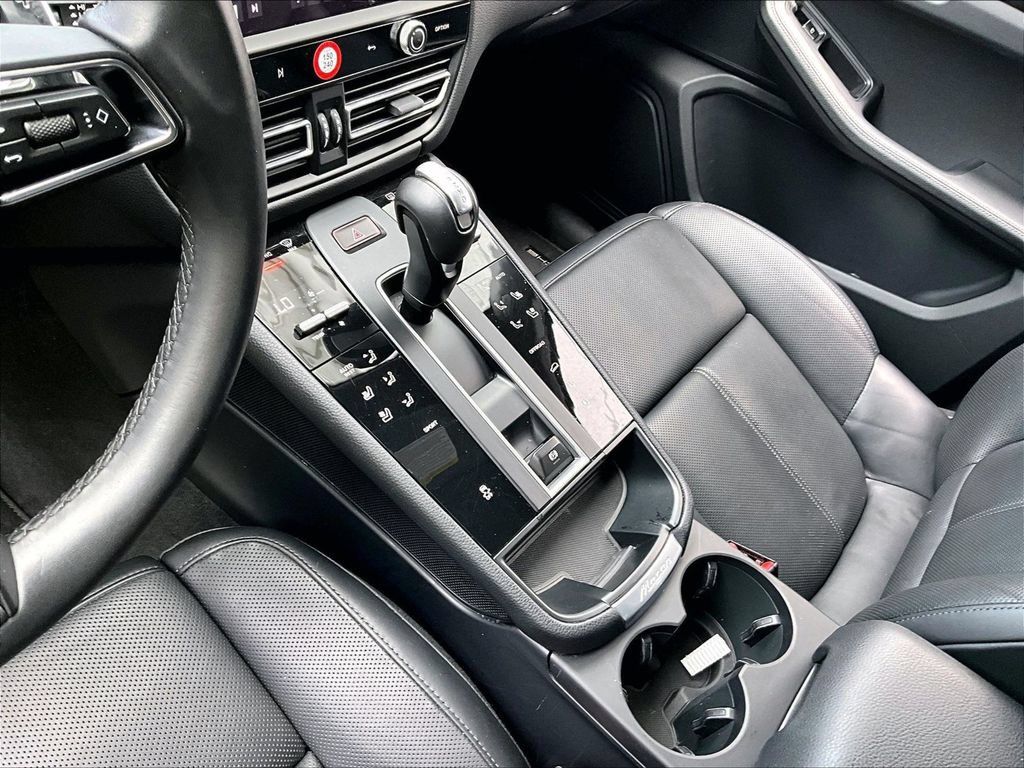 Certified 2026 Porsche Macan AWD/4WD image 20