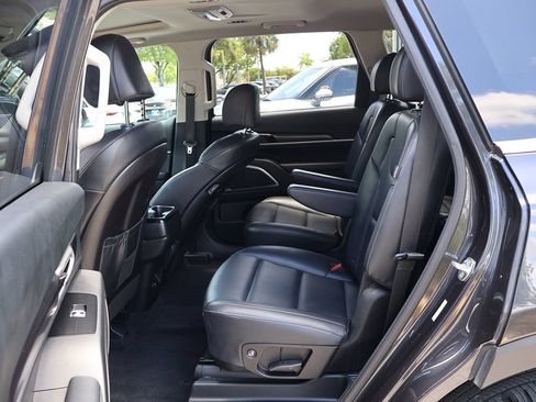 Used 2025 Kia Telluride S FWD image 19