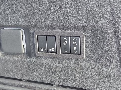 Used 2023 Chevrolet Tahoe High Country image 25