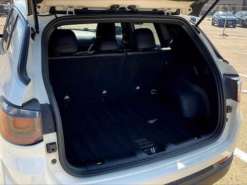 Used 2021 Jeep Compass Latitude image 18