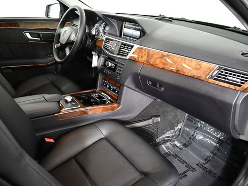 Used 2013 Mercedes-Benz E 350 Sedan image 23