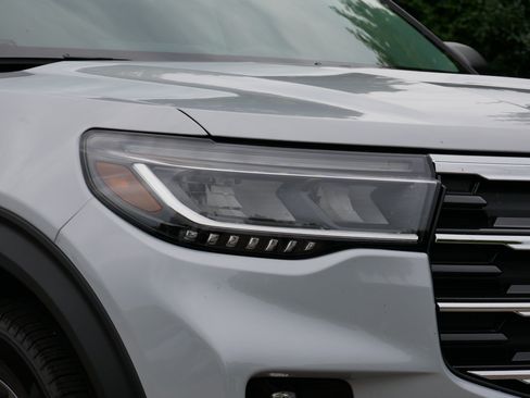 Used 2026 Ford Explorer Active w/ Active Comfort Package AWD/4WD image 16