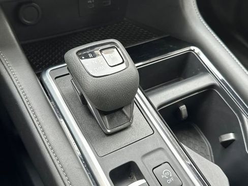Used 2025 Nissan Pathfinder SV FWD image 21