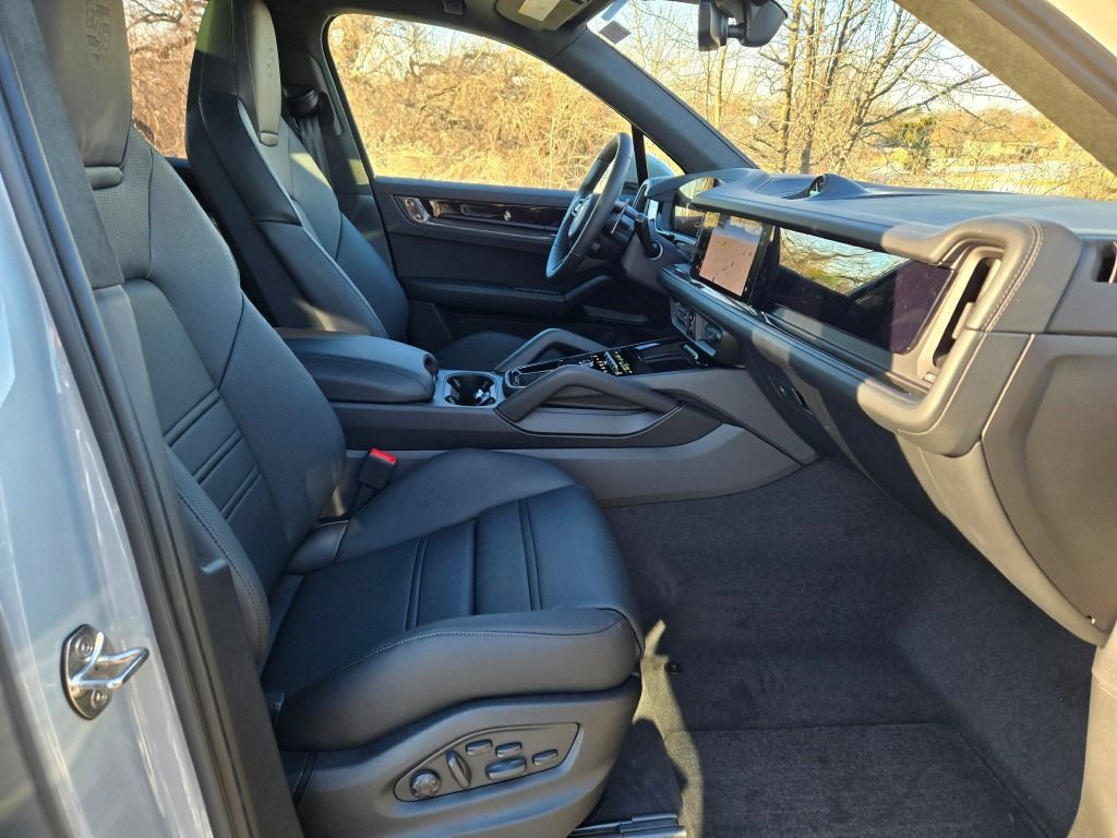 New 2026 Porsche Cayenne GTS AWD/4WD image 35