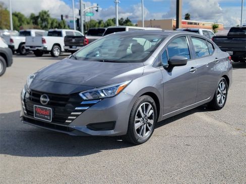 Used 2023 Nissan Versa SV image 10