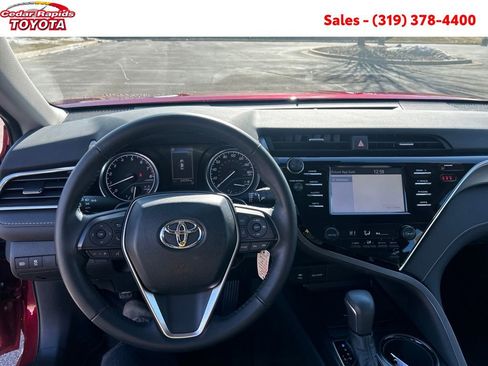 Certified 2018 Toyota Camry SE image 16