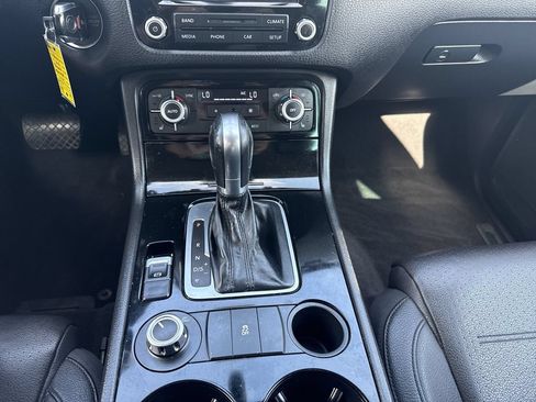 Used 2014 Volkswagen Touareg Sport AWD/4WD image 22