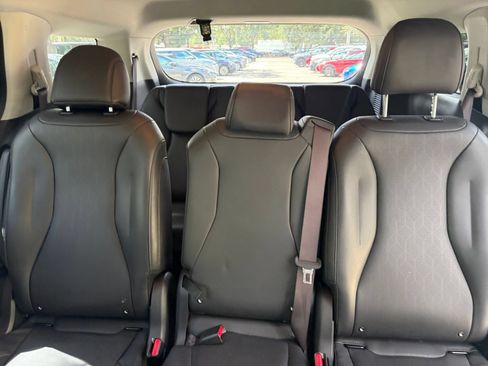 Used 2026 Kia Carnival FWD image 40