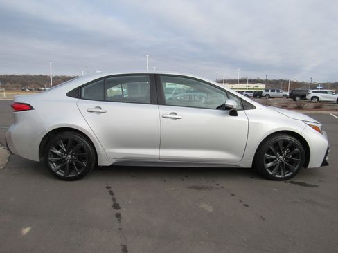 Used 2023 Toyota Corolla SE image 5