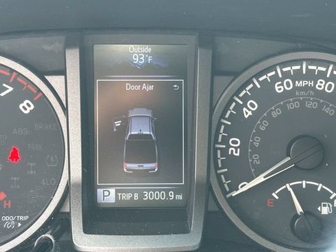 Used 2023 Toyota Tacoma TRD Off-Road w/ Advanced Technology Package AWD/4WD image 27