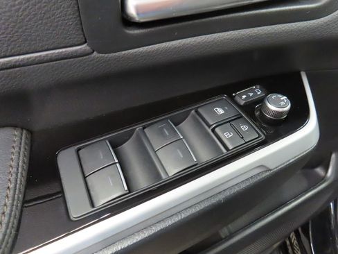 Used 2025 Toyota Sienna Platinum AWD/4WD image 65