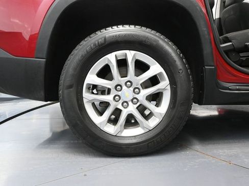 Used 2021 Chevrolet Traverse LT FWD image 13
