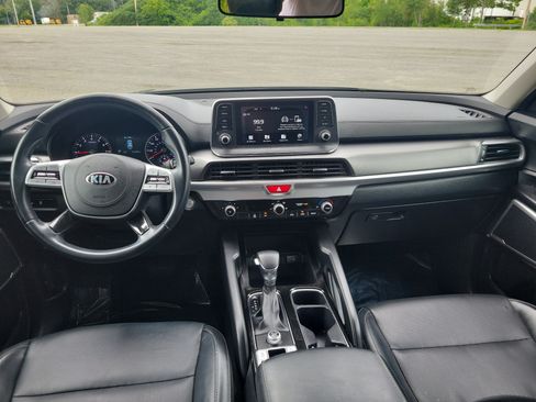 Used 2020 Kia Telluride LX FWD image 19