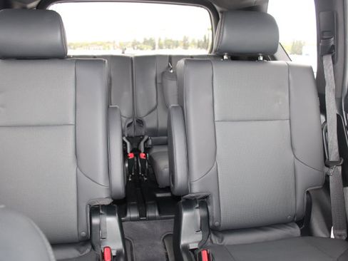 Used 2022 Lexus GX 460 Premium w/ Accessory Package AWD/4WD image 27