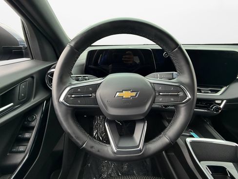Used 2025 Chevrolet Equinox LT AWD/4WD image 14