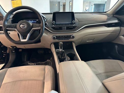 Used 2025 Nissan Altima 2.5 SV image 34