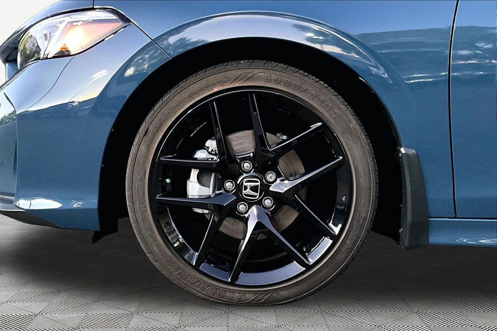 Used 2025 Honda Civic Sport image 24