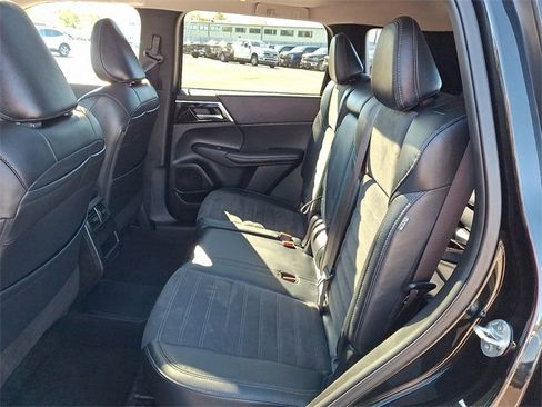 Used 2024 Mitsubishi Outlander SE image 11