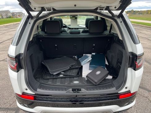 New 2025 Land Rover Discovery Sport S image 23