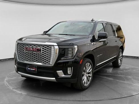 Used 2021 GMC Yukon XL Denali w/ Denali Premium Package AWD/4WD image 7
