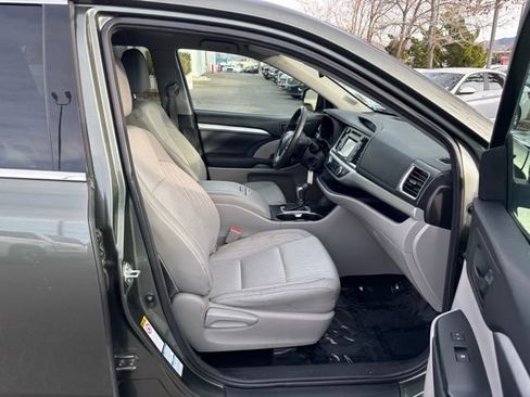 Used 2015 Toyota Highlander Plus image 30