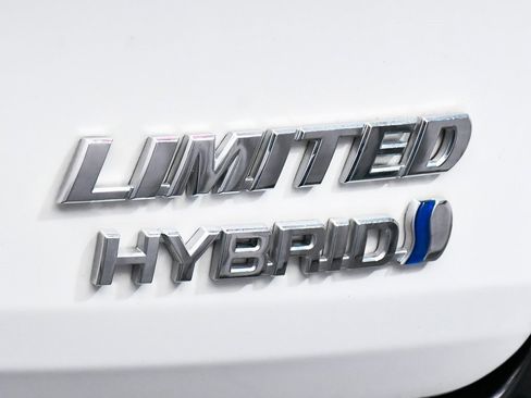 Used 2023 Toyota Sienna Limited image 92