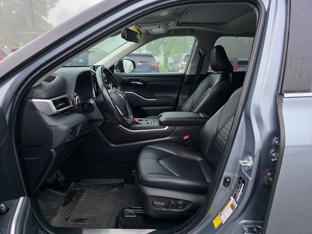 Used 2022 Toyota Highlander XLE AWD/4WD image 17