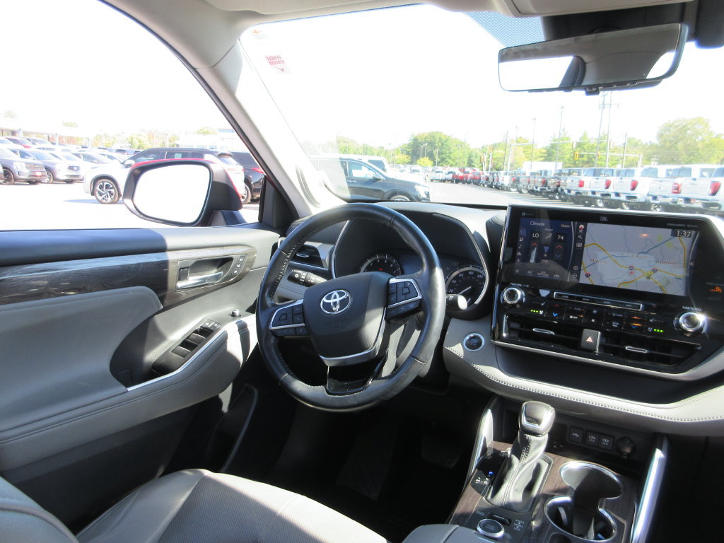 Used 2021 Toyota Highlander Platinum AWD/4WD image 26