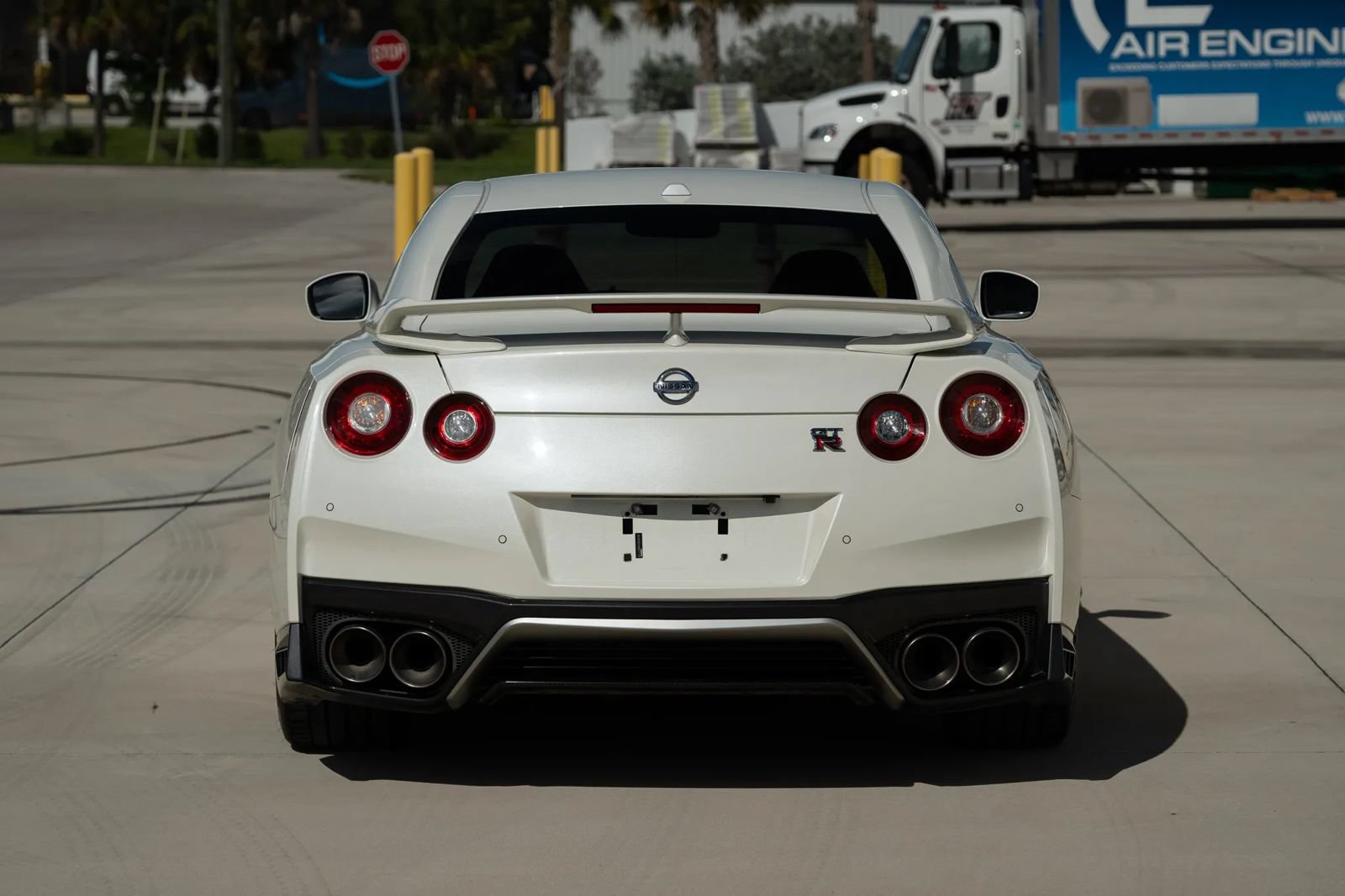 Used 2017 Nissan GT-R Premium w/ Premium Interior Package AWD/4WD image 14