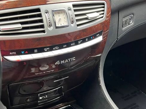 Used 2010 Mercedes-Benz CL 550 4MATIC image 19