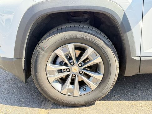 Used 2025 Chevrolet Equinox LT AWD/4WD image 29