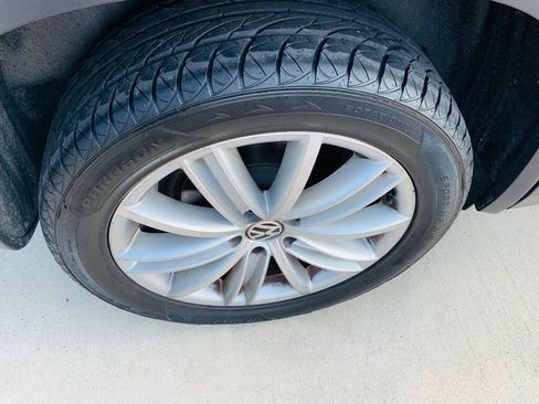 Used 2012 Volkswagen Tiguan SE image 29