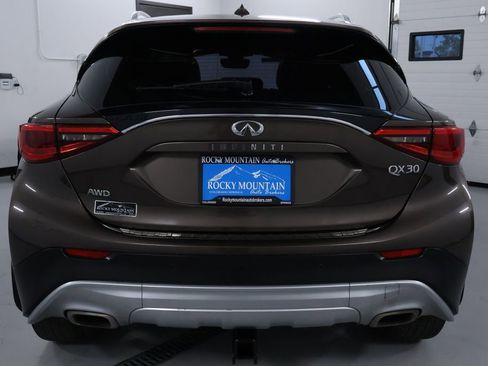 Used 2018 INFINITI QX30 Premium w/ Navigation Package image 6
