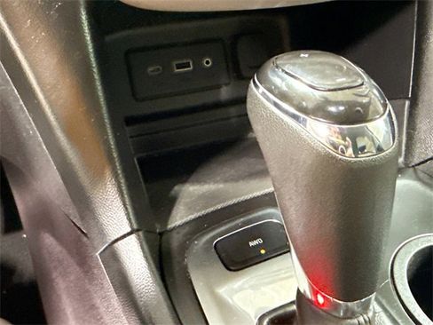 Used 2019 Chevrolet Equinox LS w/ LS Convenience Package image 18