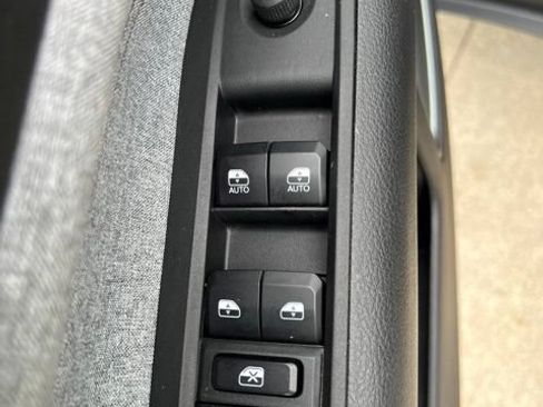 Used 2023 Jeep Compass Latitude AWD/4WD image 17