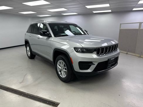 New 2025 Jeep Grand Cherokee Laredo X w/ Luxury Tech Group I image 2