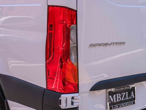 Used 2025 Mercedes-Benz Sprinter 2500 image 7