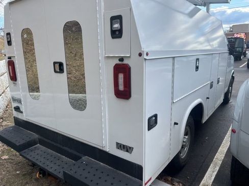 Used 2019 Chevrolet Express 3500 w/ Power Convenience Package RWD image 4