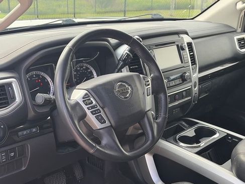Used 2019 Nissan Titan SV w/ SV Convenience Package AWD/4WD image 13