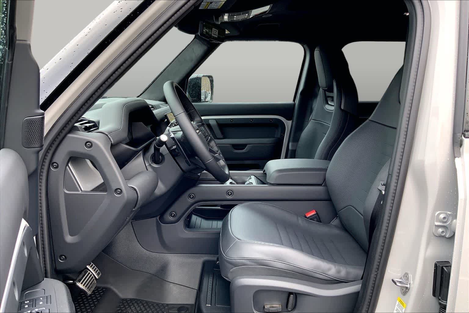 New 2026 Land Rover Defender 110 AWD/4WD image 13