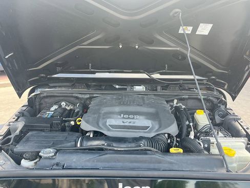 Used 2015 Jeep Wrangler Unlimited Sport w/ Connectivity Group AWD/4WD image 27