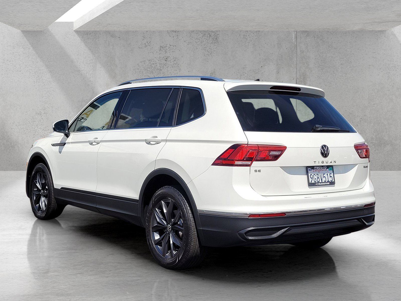 Used 2023 Volkswagen Tiguan SE AWD/4WD image 7