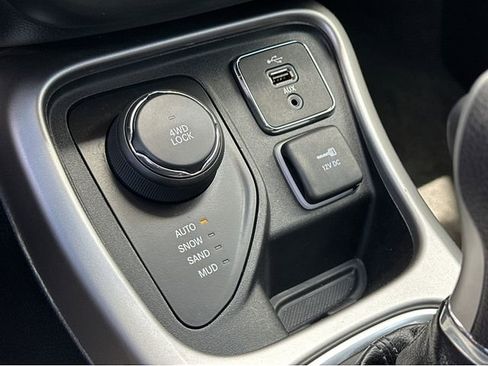 Used 2018 Jeep Compass Sport w/ Tech Group AWD/4WD image 28