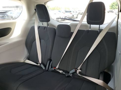 Used 2022 Chrysler Voyager LX FWD image 31