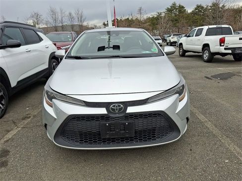 Used 2020 Toyota Corolla LE image 2