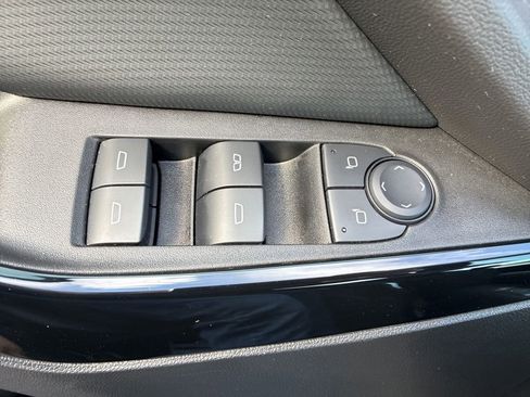 Used 2025 Chevrolet Equinox LT w/ Convenience Package II image 25