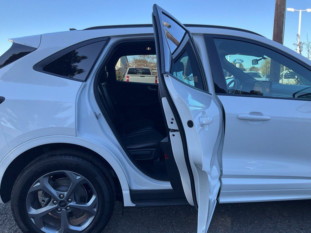 Used 2024 Ford Escape ST-Line Select w/ Tech Pack #1 AWD/4WD image 46