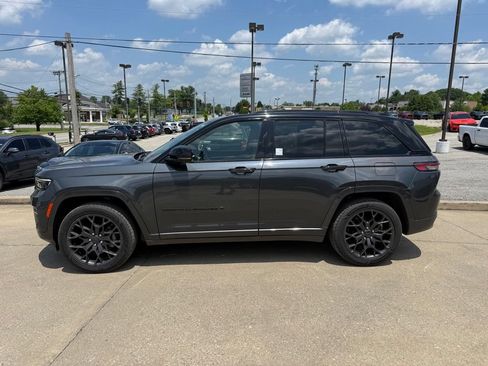 Used 2024 Jeep Grand Cherokee Summit w/ High Altitude Package AWD/4WD image 9